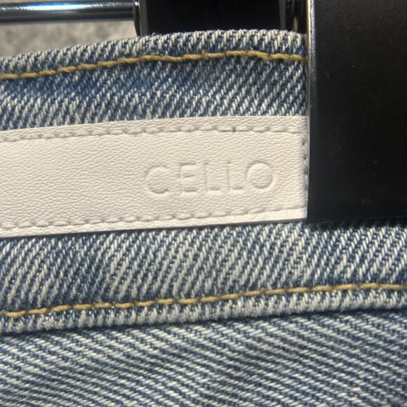 EUC Cello Distressed Denim Shorts 2' Inseam Size Small - Picture 11 of 15